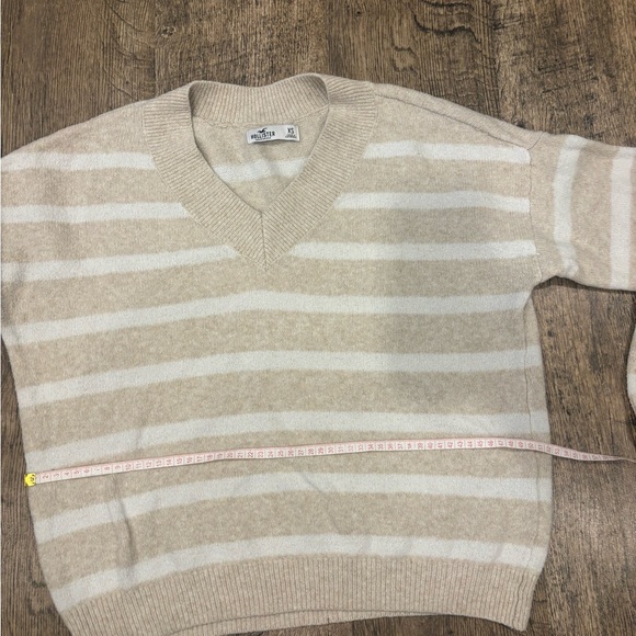 Hollister Beige and White Knit Oversized Sweater - Picture 7 of 10